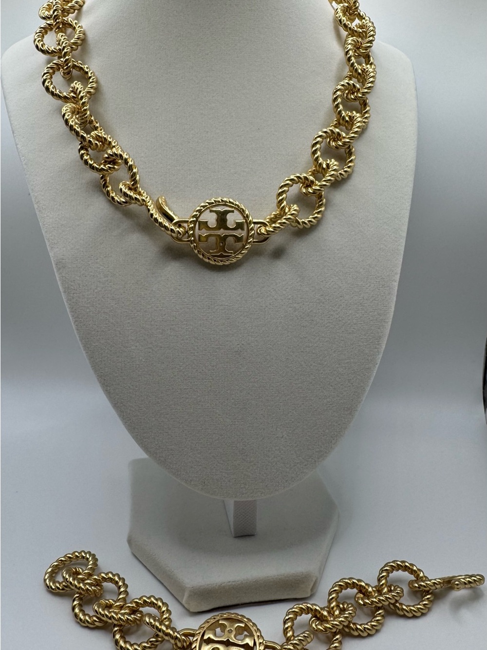 Tory Burch Gold Rope Link Chain Necklace with Round Medallion and bracelet set - Picture 5 of 7